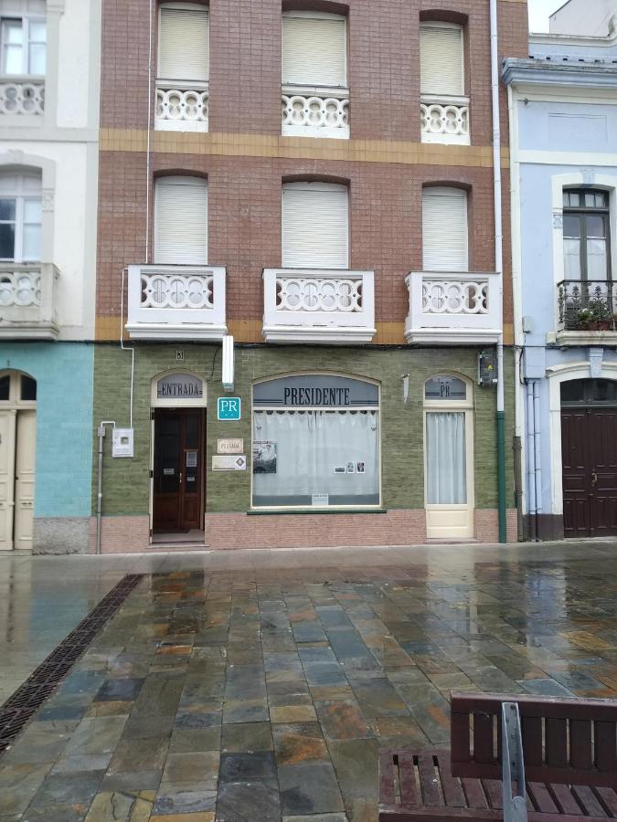 Hostal Residencia Presidente Ribadeo Exterior foto
