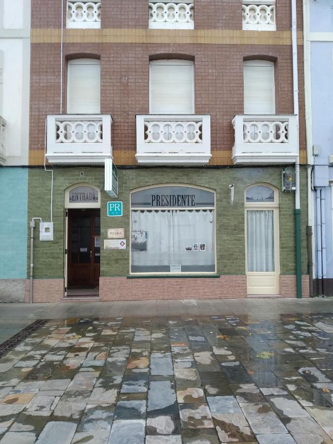 Hostal Residencia Presidente Ribadeo Exterior foto