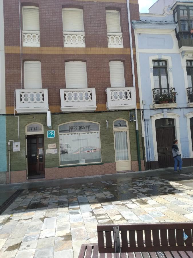 Hostal Residencia Presidente Ribadeo Exterior foto