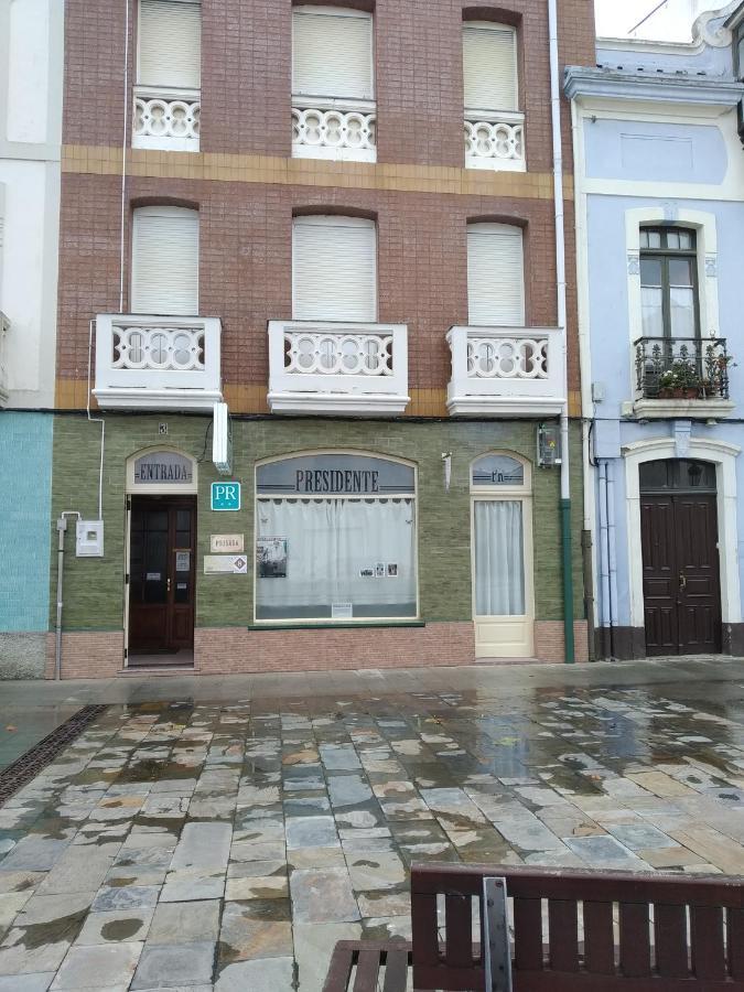 Hostal Residencia Presidente Ribadeo Exterior foto