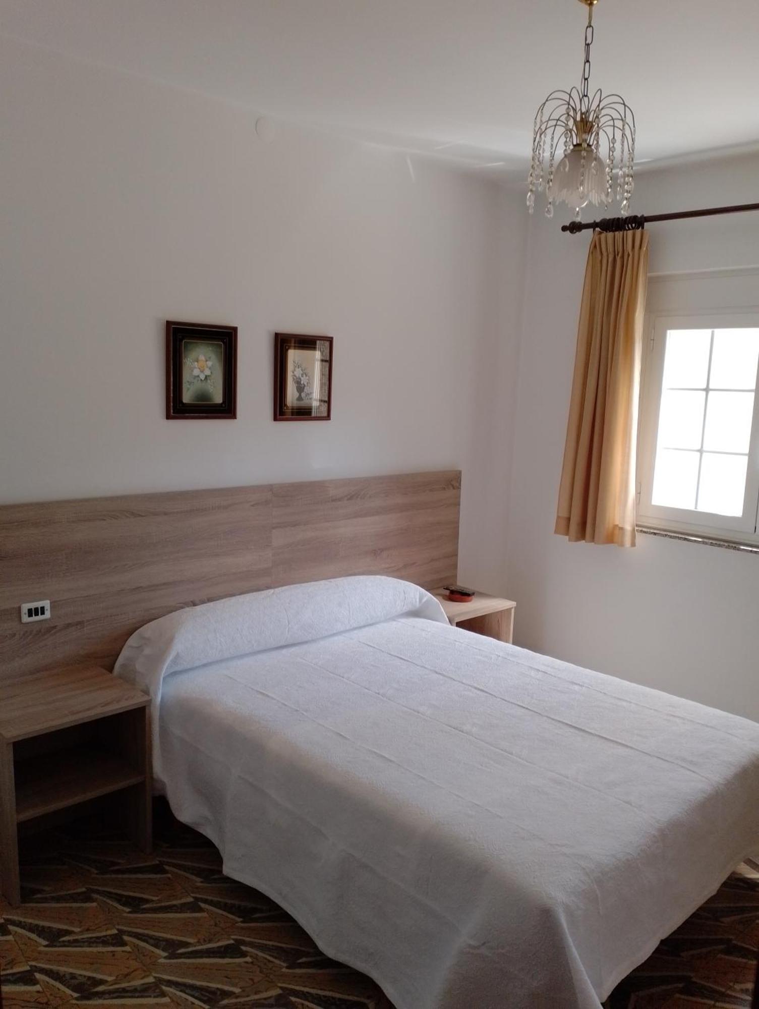 Hostal Residencia Presidente Ribadeo Exterior foto