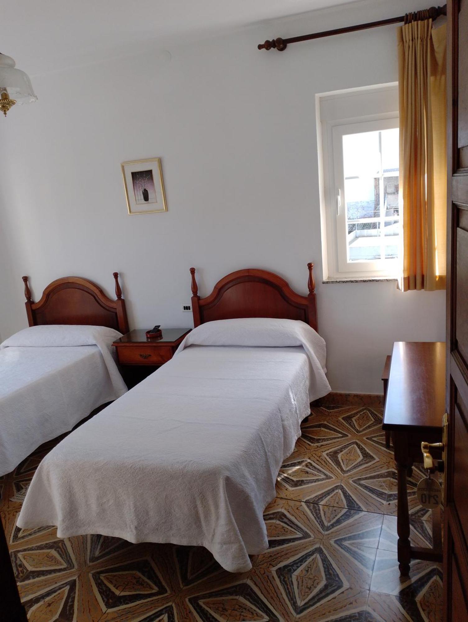 Hostal Residencia Presidente Ribadeo Exterior foto