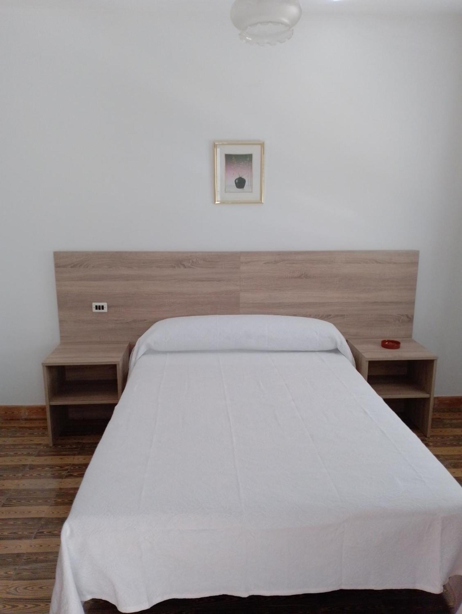Hostal Residencia Presidente Ribadeo Exterior foto