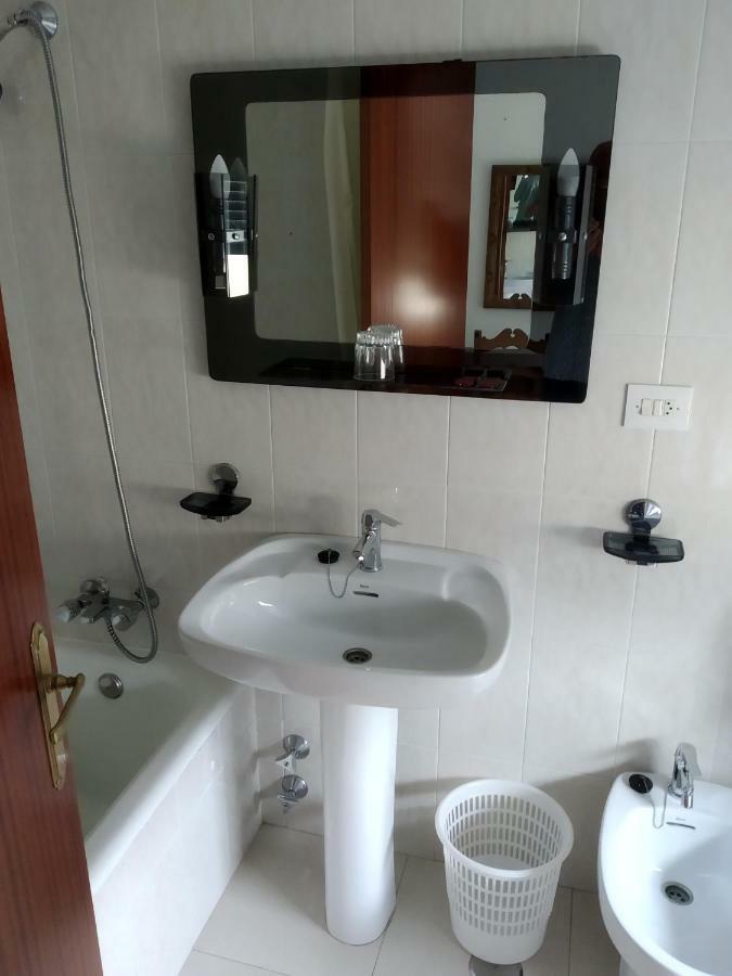 Hostal Residencia Presidente Ribadeo Exterior foto